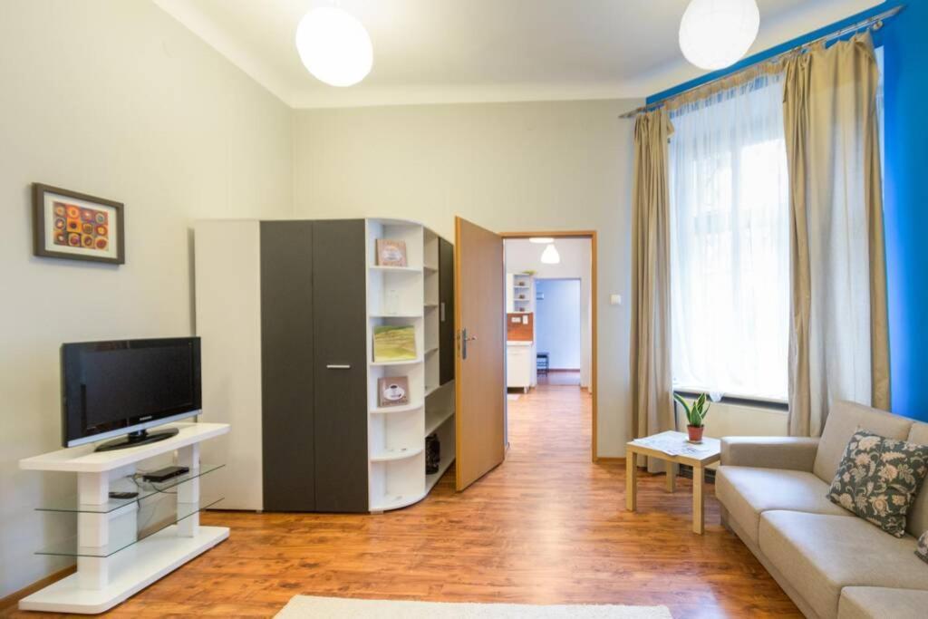 The Quiet Blue Home In The City Center! Красков Екстериор снимка