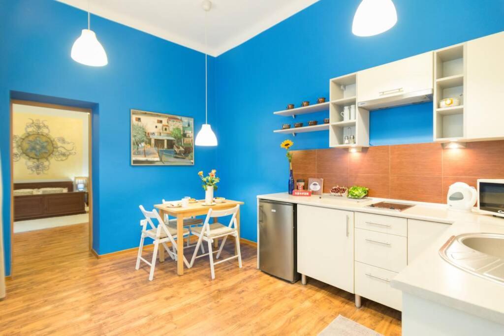 The Quiet Blue Home In The City Center! Красков Екстериор снимка