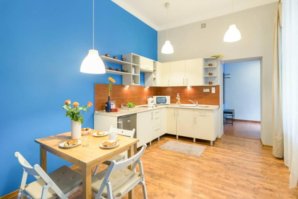 The Quiet Blue Home In The City Center! Красков Екстериор снимка