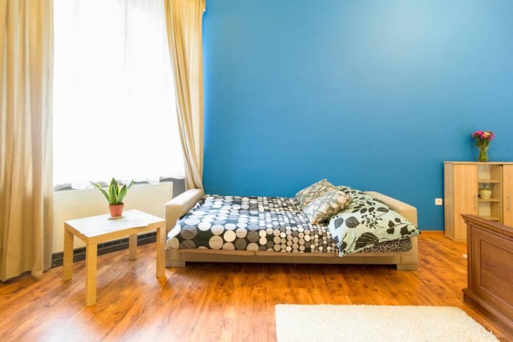 The Quiet Blue Home In The City Center! Красков Екстериор снимка